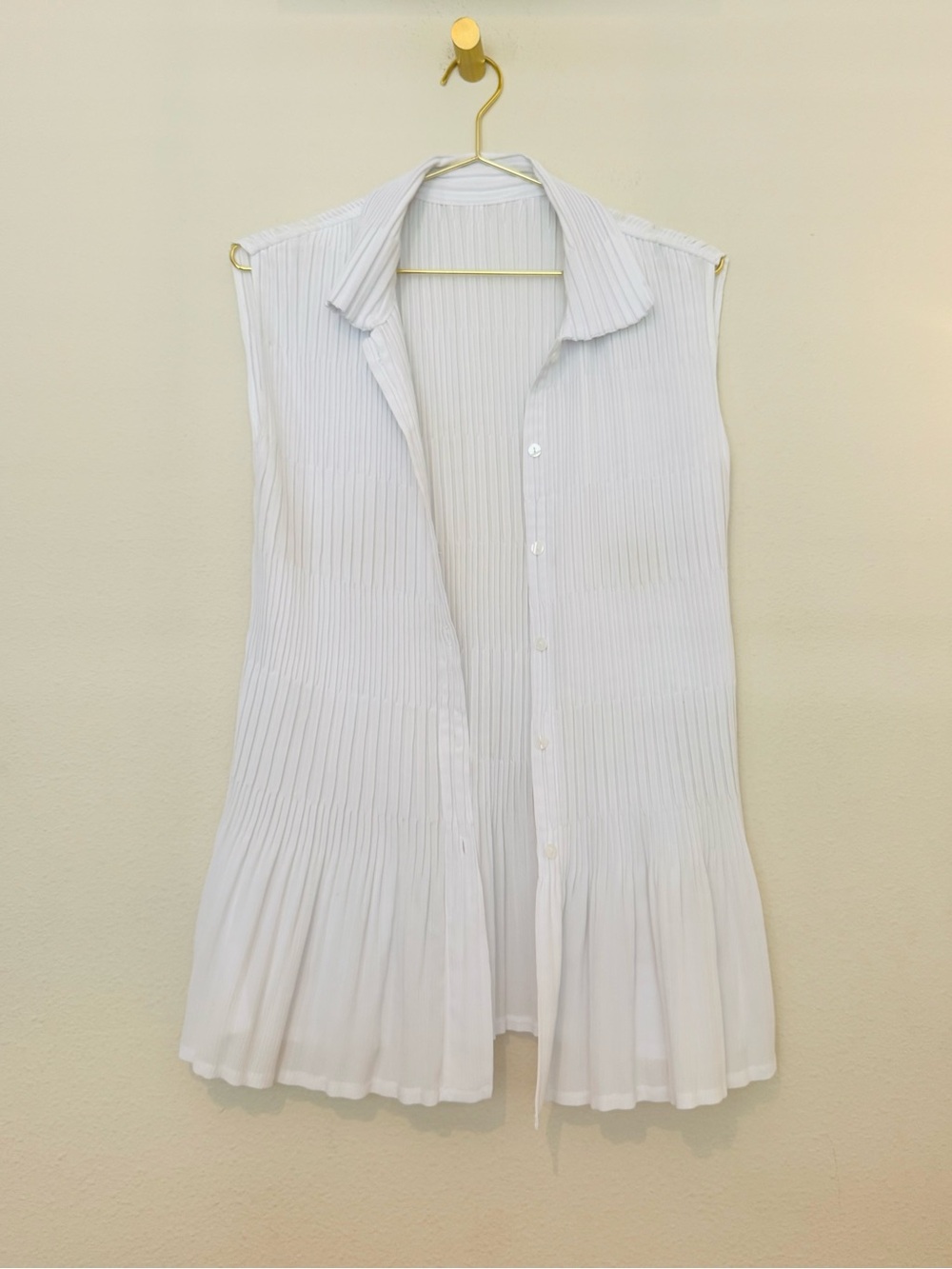 White Sleeveless Pleated Button-Front Women's Top